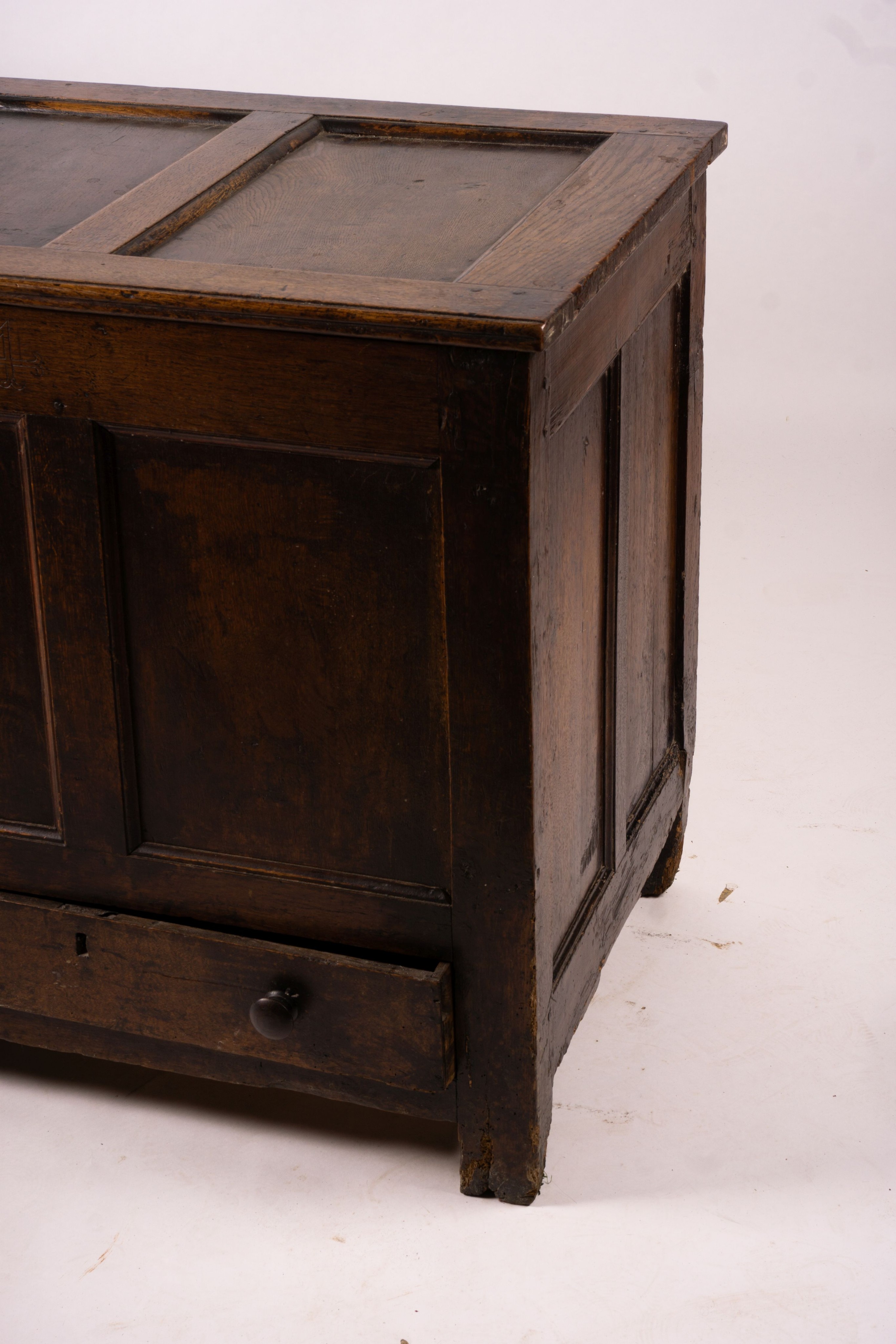 An 18th century panelled oak mule chest, length 161cm, depth 61cm, height 84cm